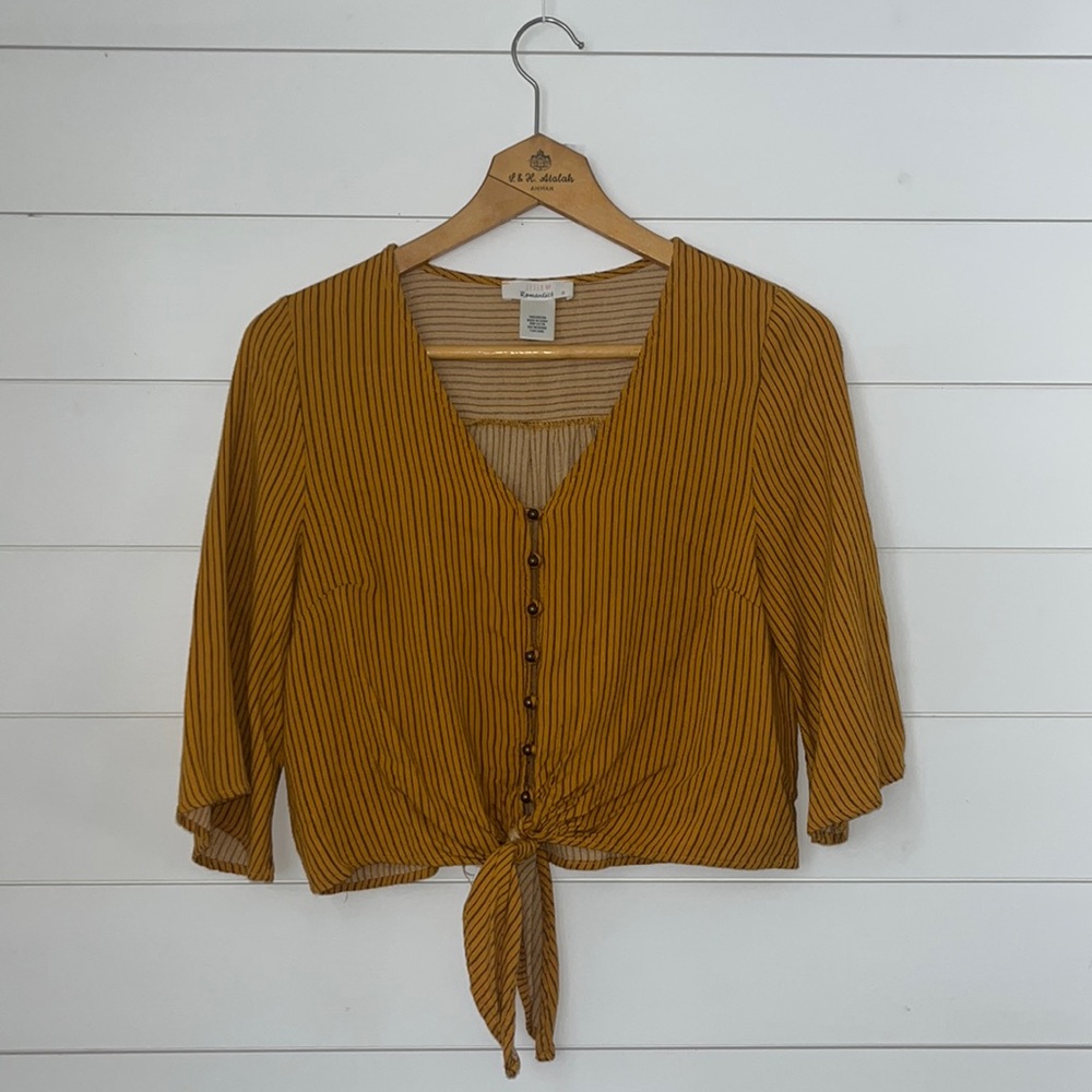 URBAN Romantics Women’s yellow/orange half button top